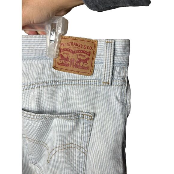 Levi’s Pinstripe High Waisted Mom Shorts Size 32 - Picture 5 of 8